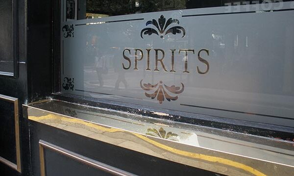 the-mortimer-arms-etched-windows